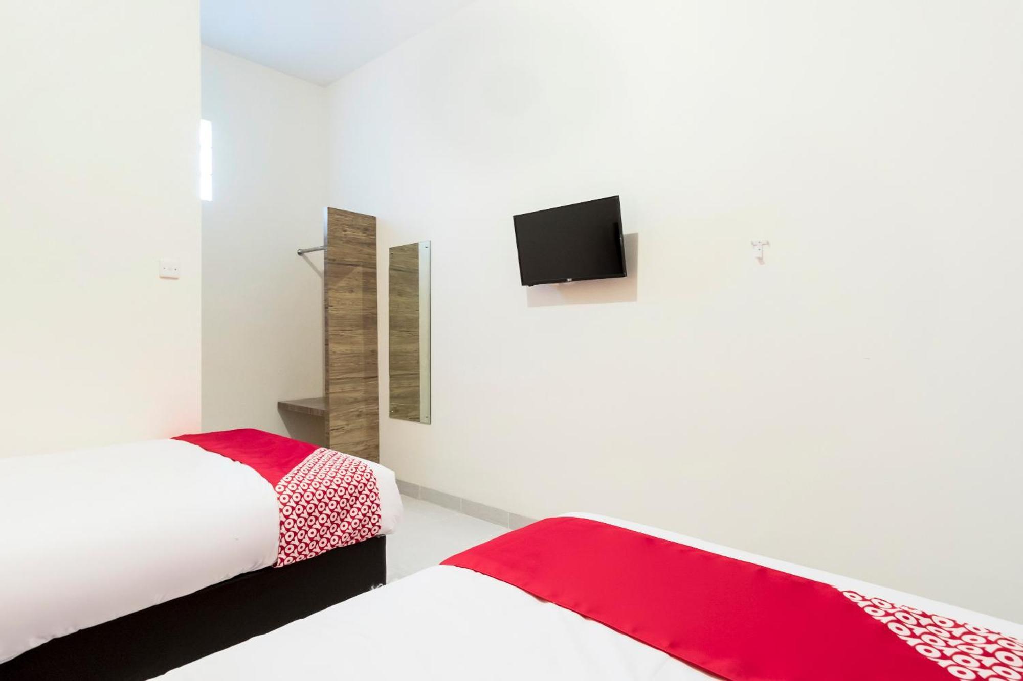 Super Oyo Capital O 873 Kamani Homestay Syariah Medan Esterno foto