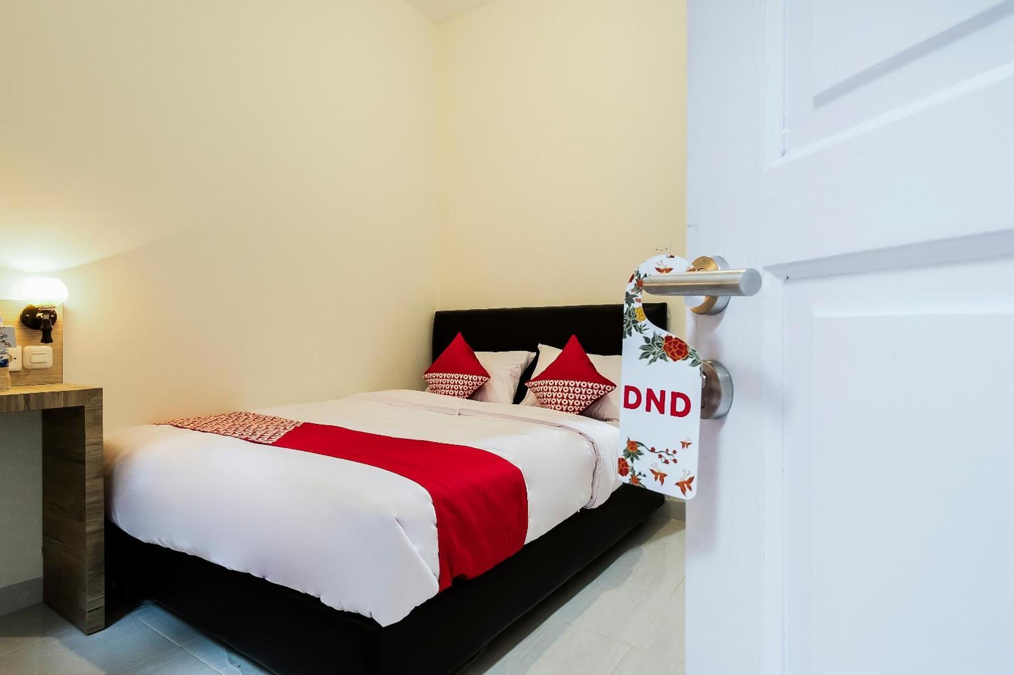 Super Oyo Capital O 873 Kamani Homestay Syariah Medan Esterno foto