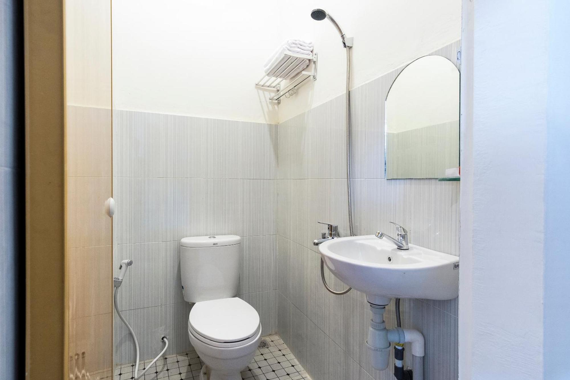 Super Oyo Capital O 873 Kamani Homestay Syariah Medan Esterno foto