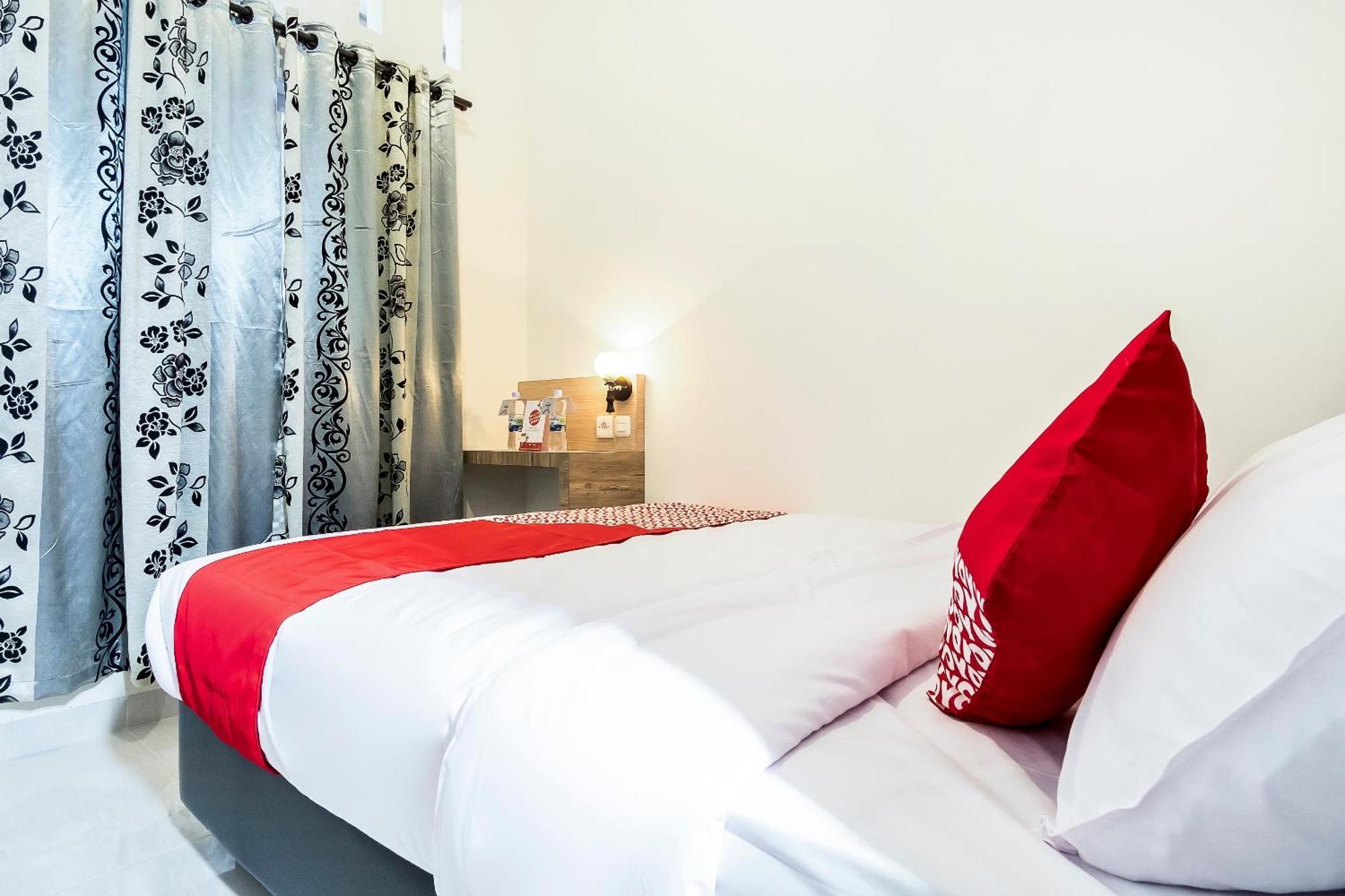 Super Oyo Capital O 873 Kamani Homestay Syariah Medan Esterno foto